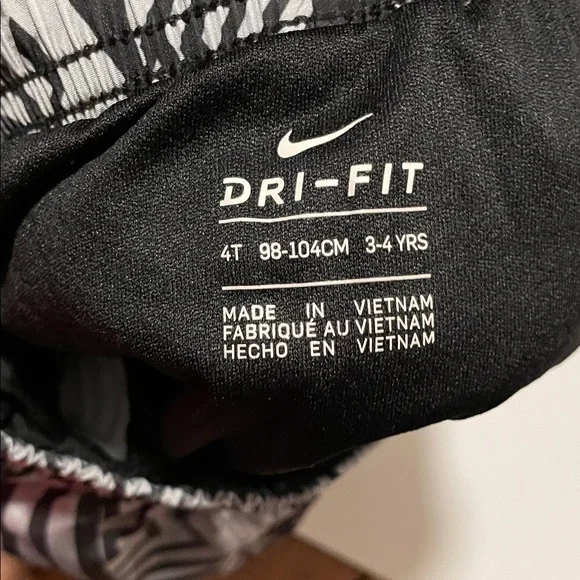 Nike Toddler Girl 3-4 Yrs 4T Hot Pink Tee & Gray Geometric Shorts Matching Set - Picture 7 of 8